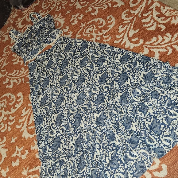 Beautiful 2pc top and maxi skirt set size view measurements.